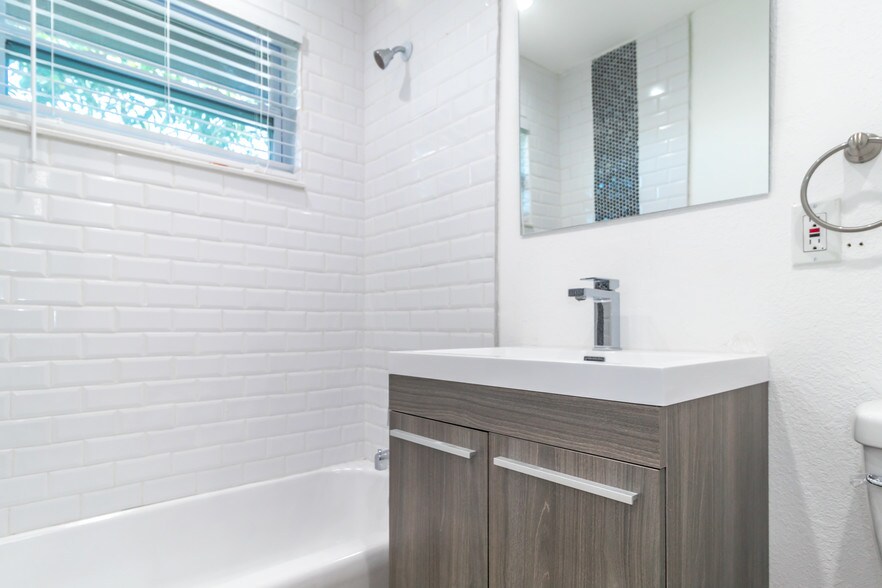 More Photos Of 2201 NE 14th Ave, Wilton Manors Apartments For Sale
