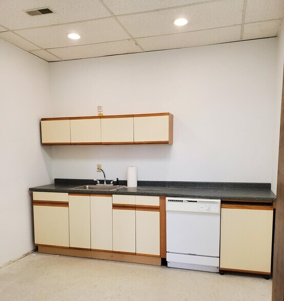 More Photos Of 608 W Lincoln Hwy, Merrillville Office Residential For Lease