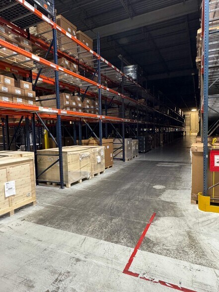 More Photos Of 600 Ellis Rd N, Jacksonville Warehouse For Lease