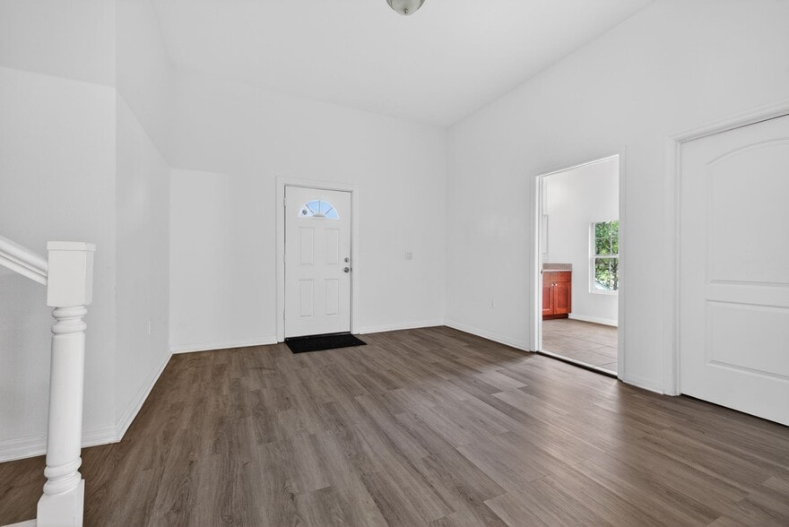 More Photos Of 105 W Columbus Dr, Tampa Office Residential For Sale