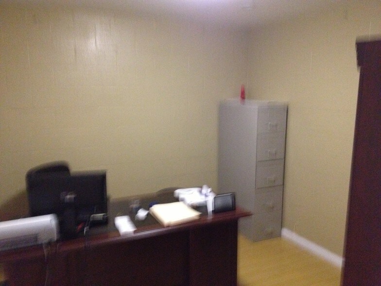 More Photos Of 912-914 S Victory Blvd, Burbank Storefront Retail Office For Lease