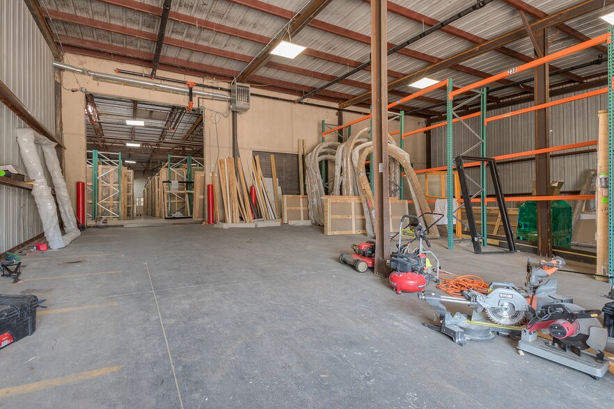 More Photos Of 4510 Duncanville Rd, Dallas Distribution For Sale