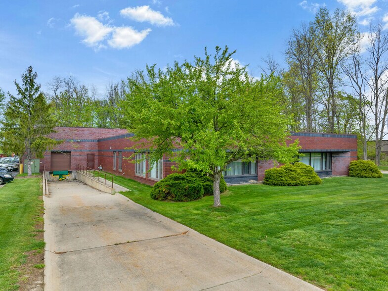 More Photos Of 38227 Western Pky, Willoughby Light Distribution For Lease