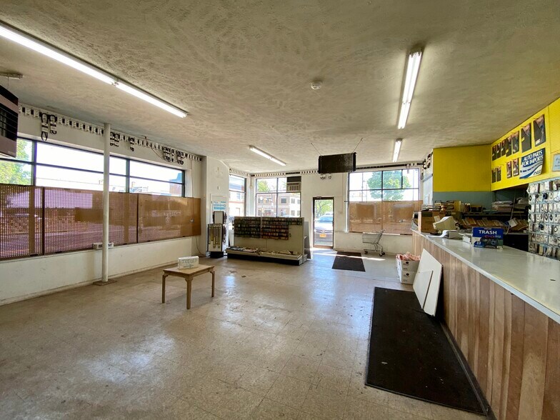 More Photos Of 973 Genesee St, Rochester Auto Repair For Sale