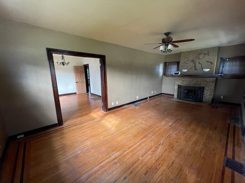 More Photos Of 6310 Highway 329, Crestwood Office For Lease