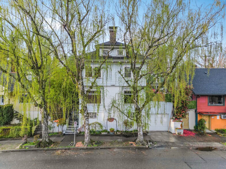 Primary Photo Of 3123 Ne Broadway St, Portland Storefront Retail Residential For Sale
