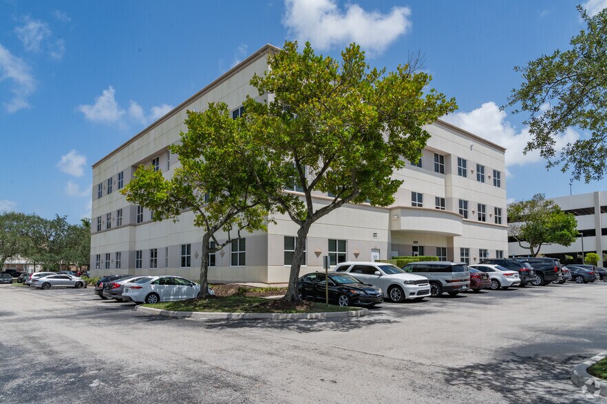 More Photos Of 5901 Colonial Dr, Margate Medical For Lease