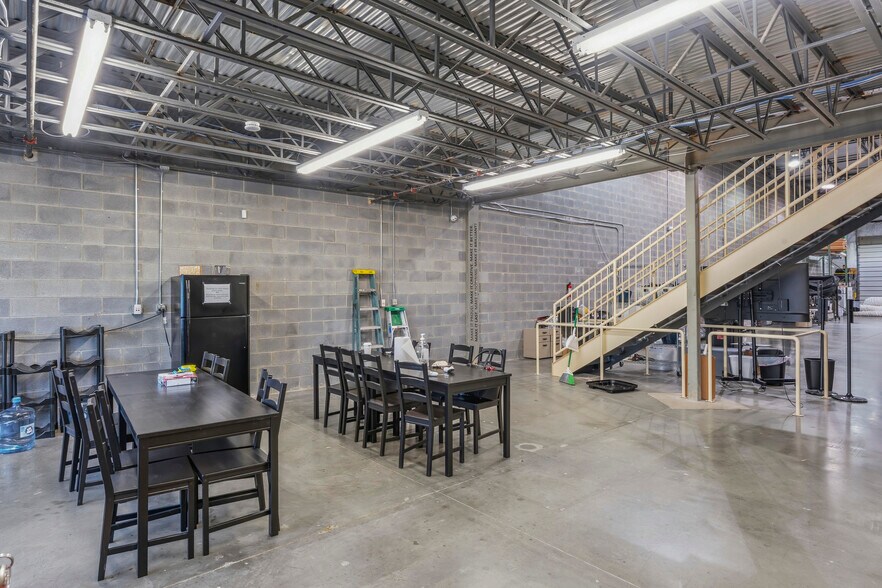 More Photos Of 17857-17889 Fraley Blvd, Dumfries Research And Development For Sale
