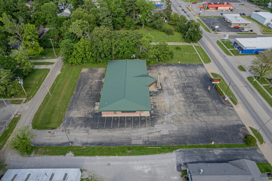 More Photos Of 612 W Main St, Salem Freestanding For Lease