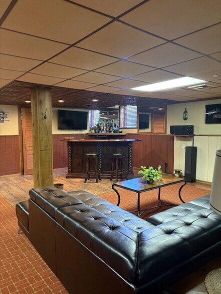 More Photos Of 2200 Terminal St, Niles Warehouse For Sale