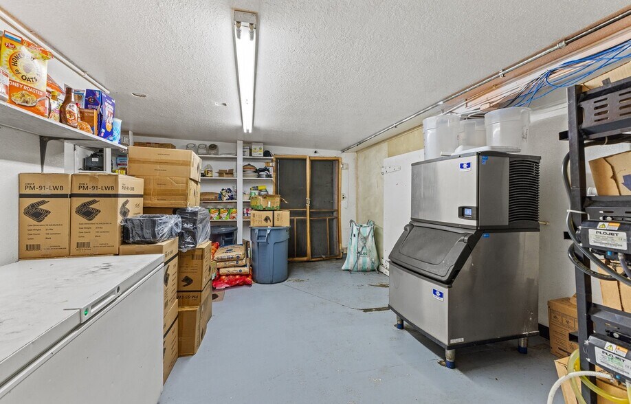 More Photos Of 1175 Newmark Ave, Coos Bay Restaurant For Sale