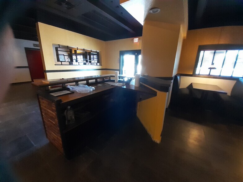 More Photos Of 5101 E Colonial Dr, Orlando Restaurant For Sale