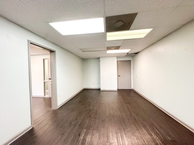 More Photos Of 3809 Sullivan St, Madison Medical For Lease