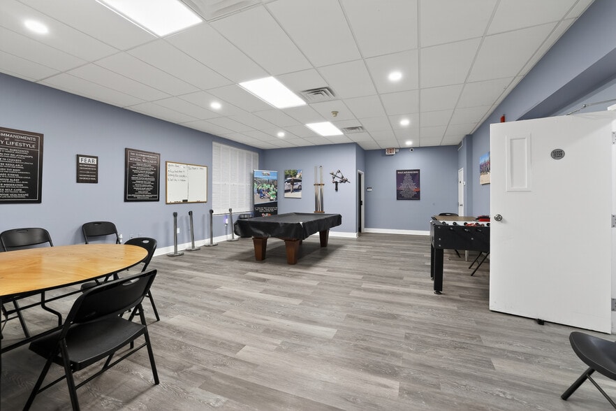 More Photos Of 1501 N Walnut St, Wilmington Office For Sale