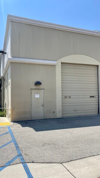 More Photos Of 5352 Irwindale Ave, Irwindale Showroom For Sale