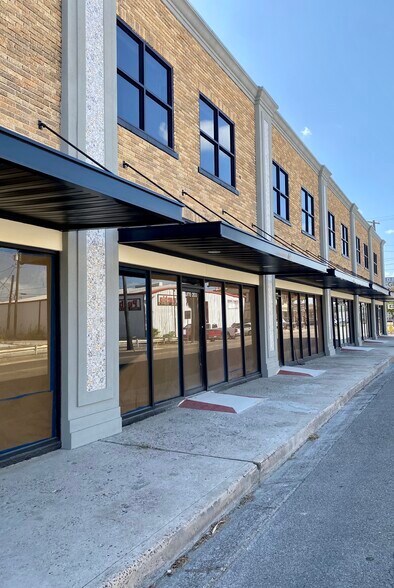 More Photos Of 119-121 W Van Buren Ave, Harlingen Office For Lease