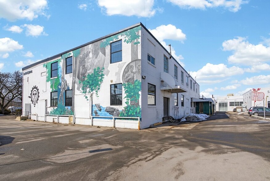 More Photos Of 144-150 Chatham St, Hamilton Manufacturing For Lease