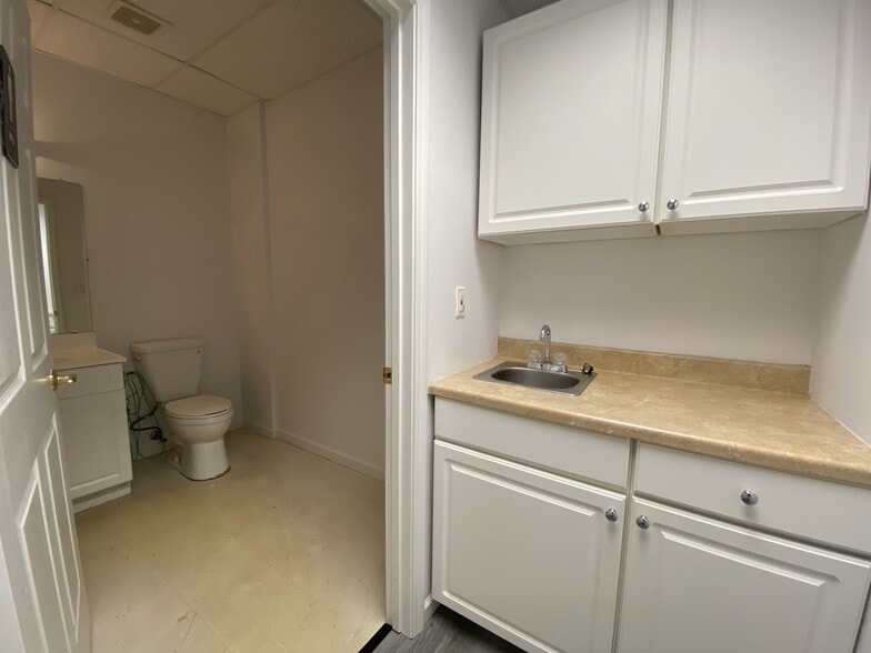 More Photos Of 4171-4193 Crescent Dr, Saint Louis Medical For Sale