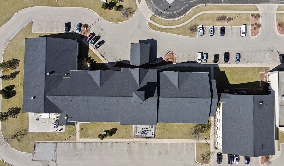 More Photos Of 725 Paradise Ln, Johnson Creek Hotel For Sale