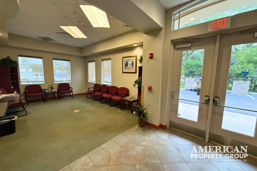 More Photos Of 5715 21st Ave W, Bradenton Medical For Sale