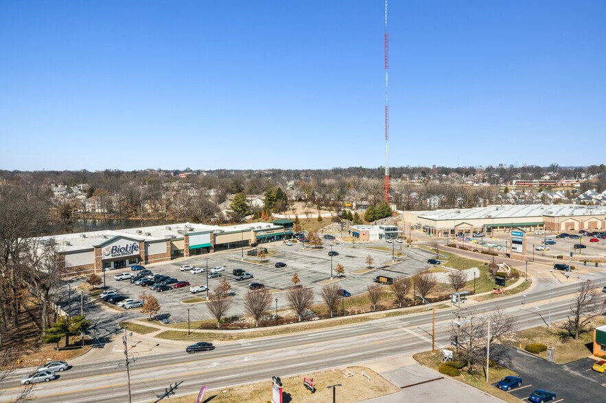 More Photos Of 7521-7531 Watson Rd, Saint Louis Department Store For Sale