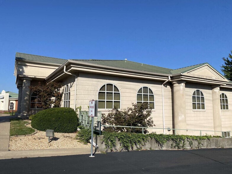 More Photos Of 909 E Republic Rd, Springfield Office For Lease