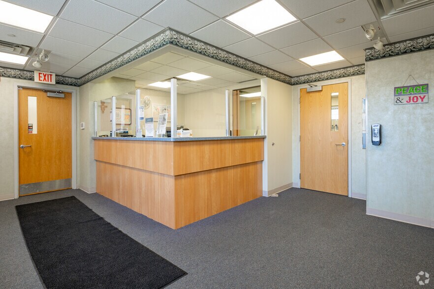 More Photos Of 18636 Dixie Hwy, Homewood Medical For Lease