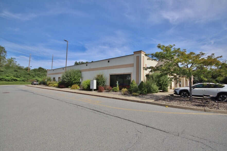 Primary Photo Of 495 Schutt Rd, Middletown Medical For Lease
