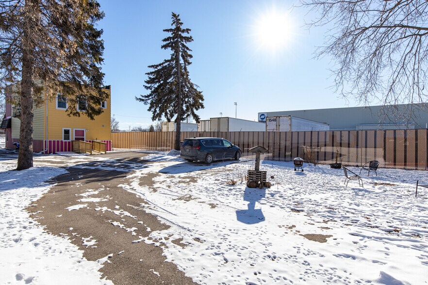 More Photos Of 501 S Douglas St, Appleton General Retail For Sale