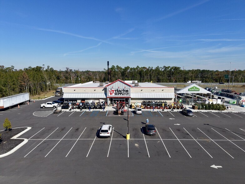More Photos Of 4922 Timber Dr, Lake Park General Retail For Sale