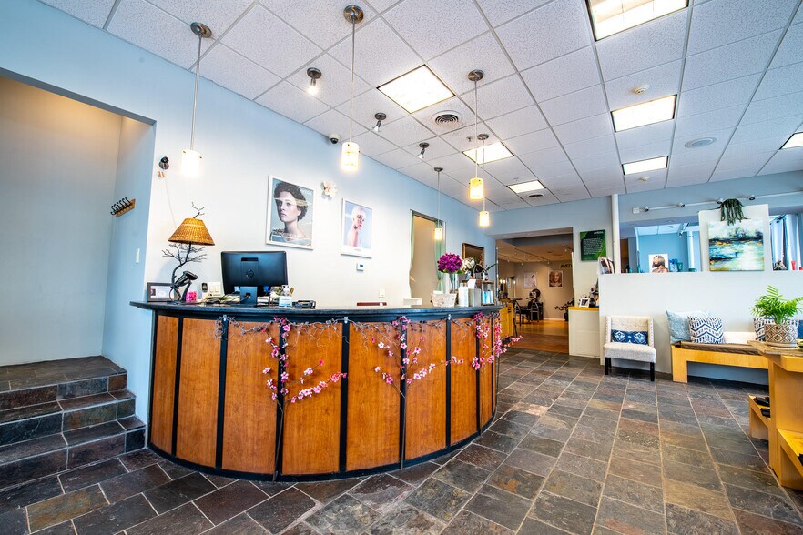 More Photos Of 2402-2430 Main St, Lake Placid Hotel For Lease