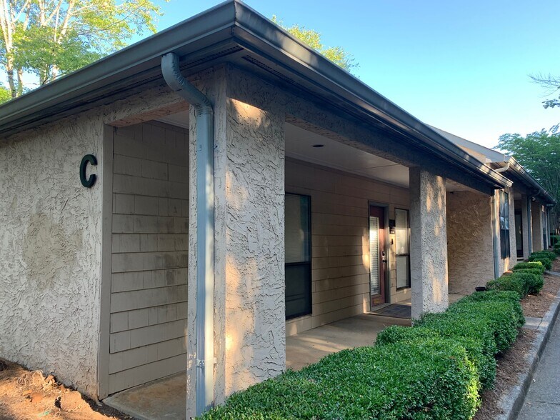 More Photos Of 875 Old Roswell Rd, Suite C-200, Roswell Office For Lease