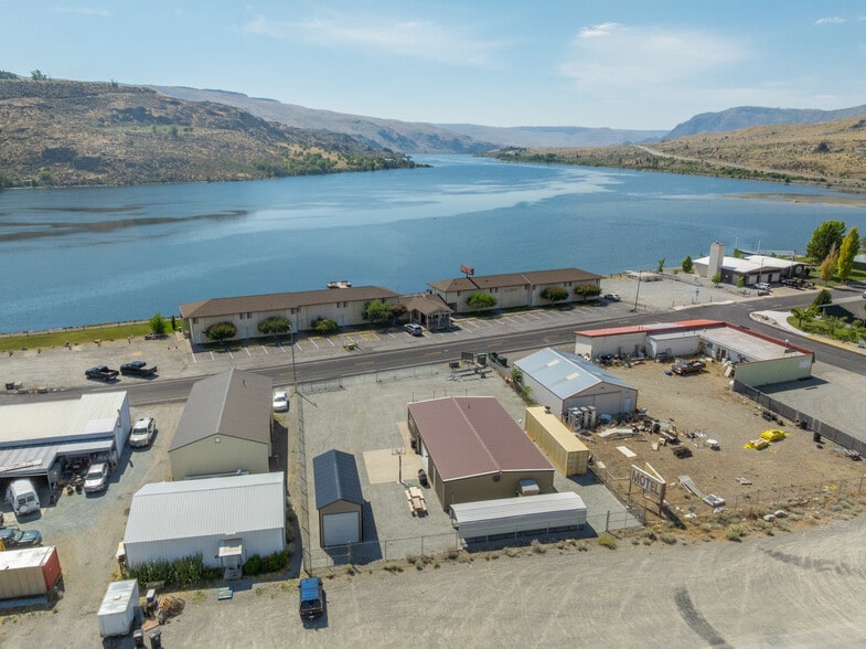 More Photos Of 102 E Lakeshore Dr, Pateros Auto Repair For Sale