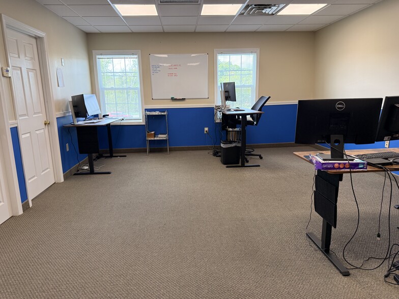 More Photos Of 172 Route 101, Bedford Office For Sale