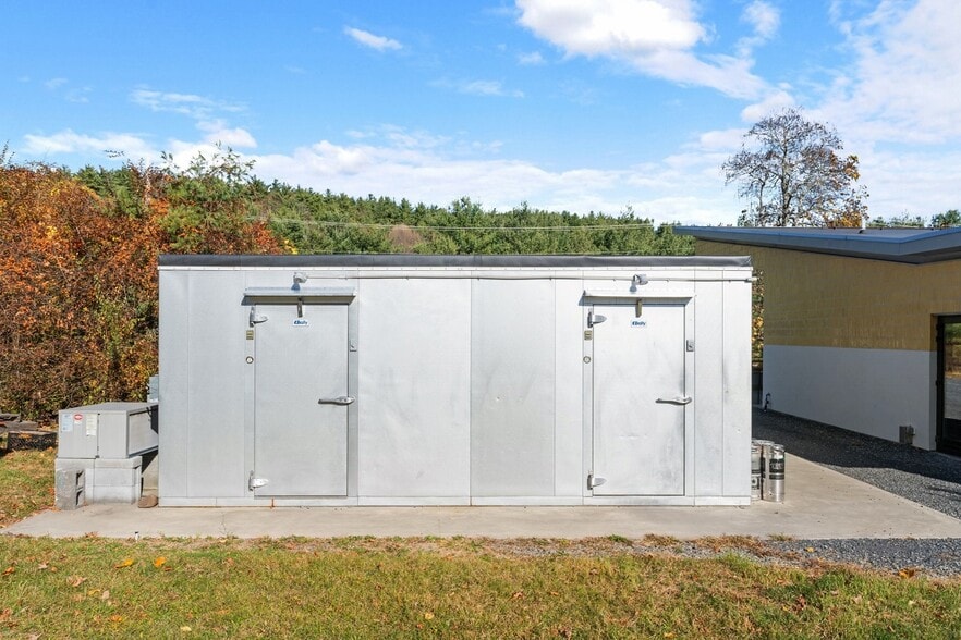 More Photos Of 261 Tinker St, Woodstock Restaurant For Sale