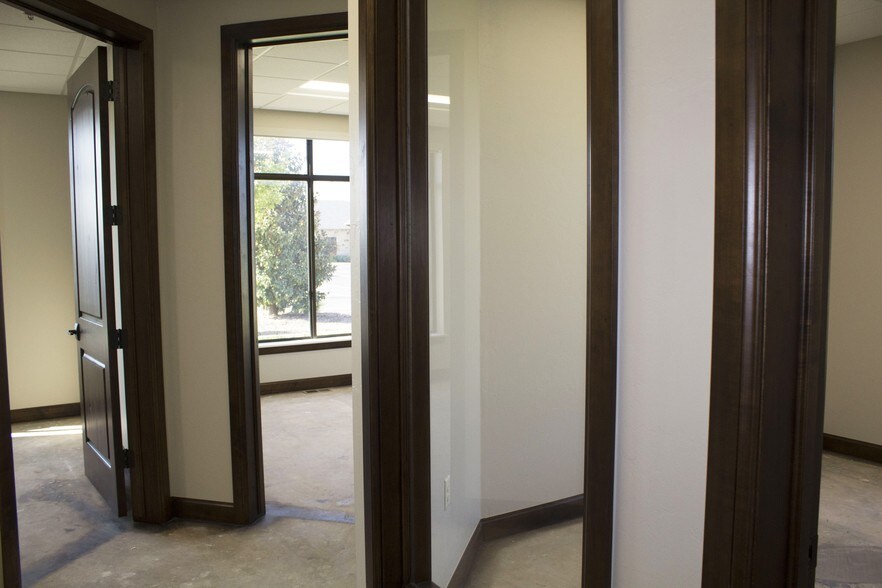 More Photos Of 2513 S Kelly Ave, Edmond Office For Lease