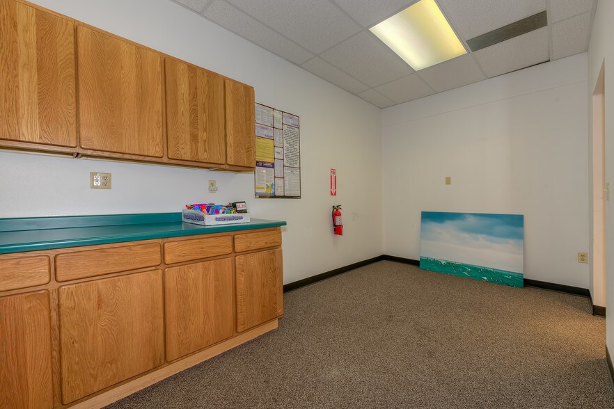 More Photos Of 530 Compton St, Broomfield Flex For Lease