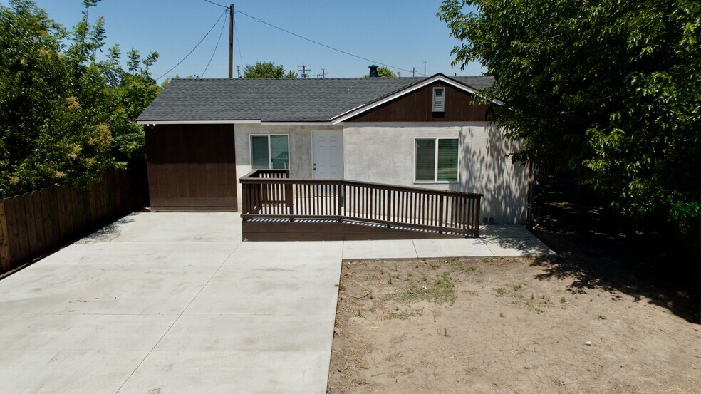 More Photos Of 1012 E Mineral King Ave, Visalia Flex For Sale