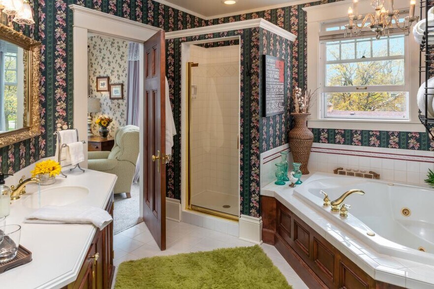 More Photos Of 506 S Oakland St, Saint Johns Hospitality For Sale