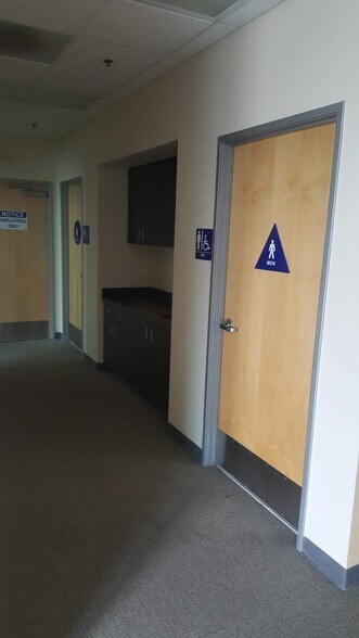 More Photos Of 28875 Industry Dr, Valencia Warehouse For Lease