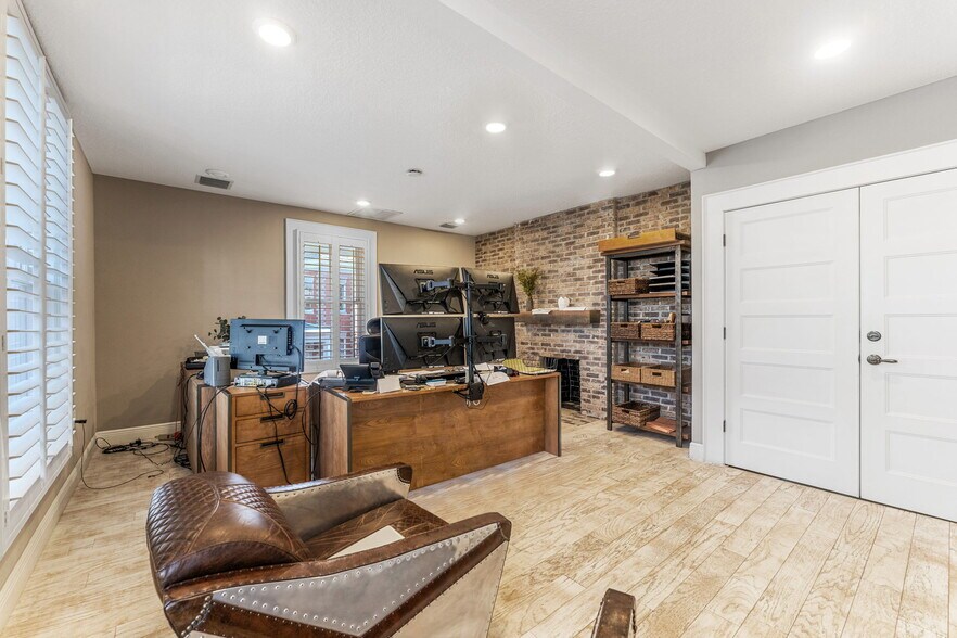 More Photos Of 337 S Plant Ave, Tampa Office Residential For Lease