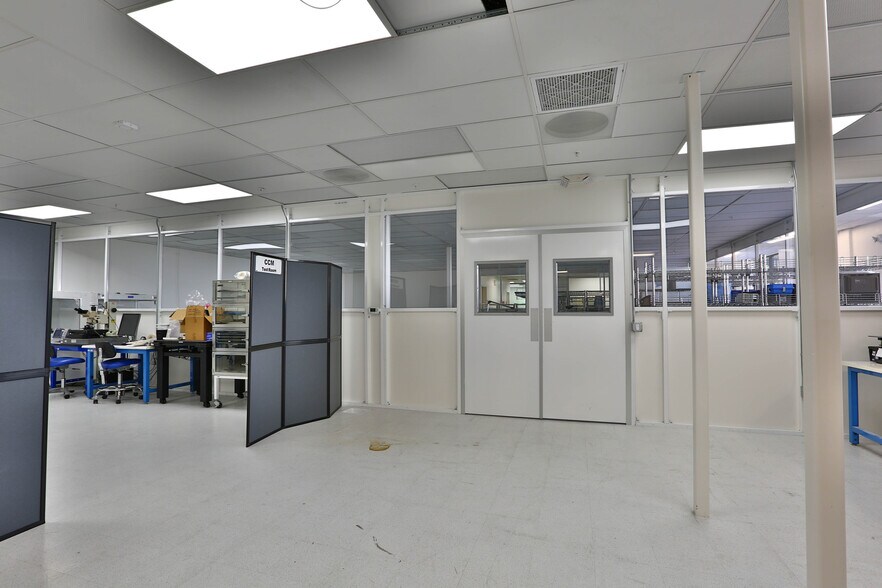 More Photos Of 118-122 Charcot Ave, San Jose Flex For Lease