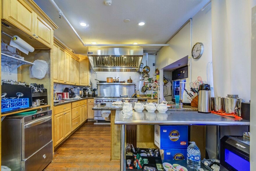 More Photos Of 1502 Market St, Galveston Hospitality For Sale