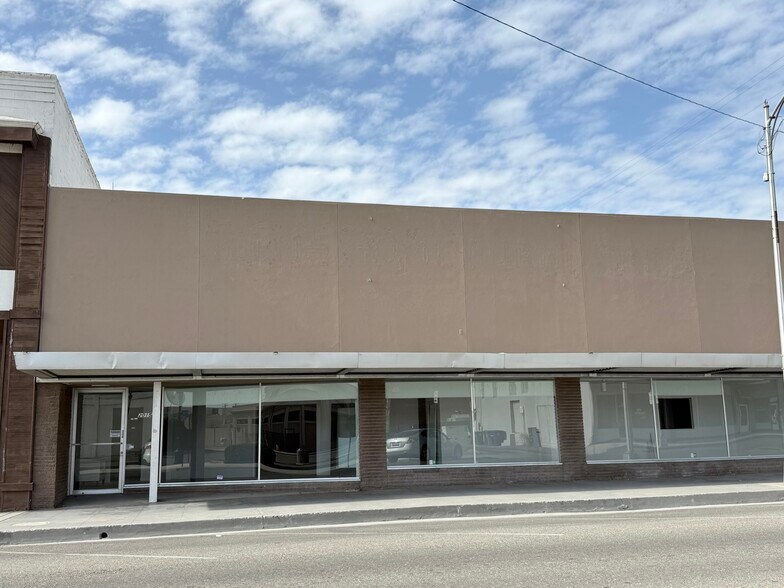 More Photos Of 2015 1st St, Selma Freestanding For Sale
