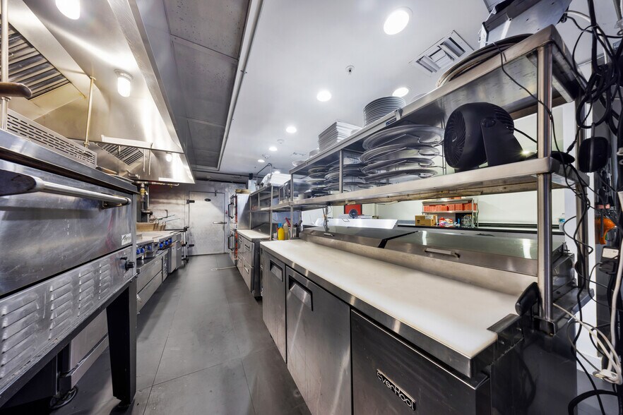 More Photos Of 1360 NW 88th Ave, Doral Bar For Sale