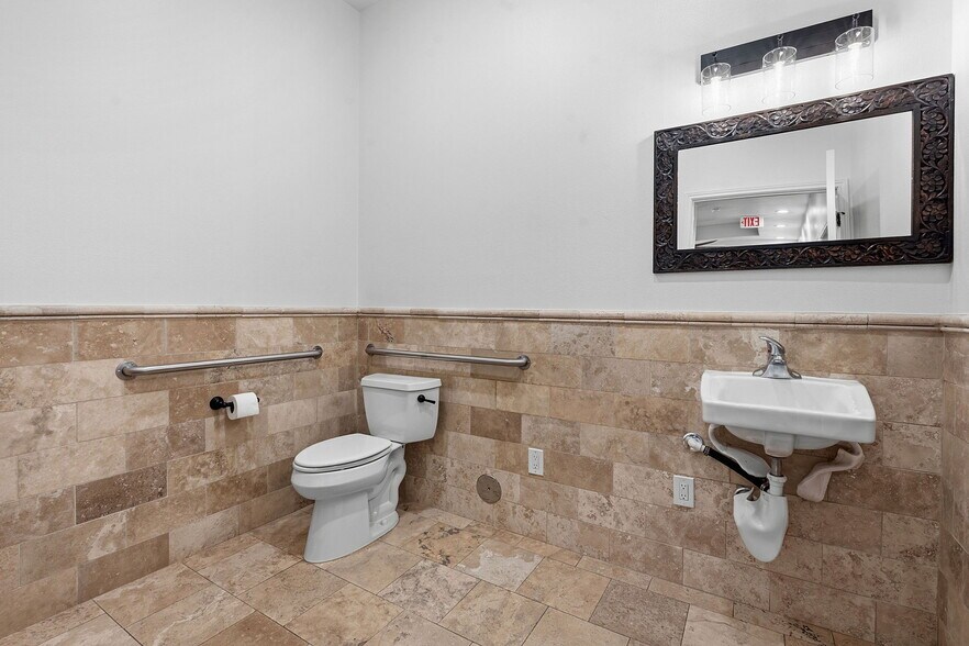 More Photos Of 5901 Old Fredericksburg Rd, Austin Office For Sale