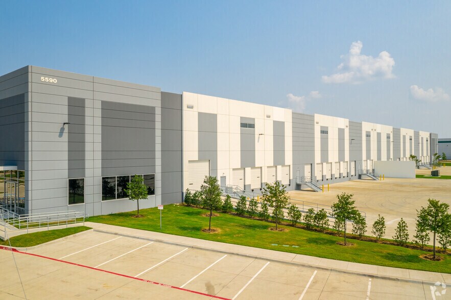 More Photos Of 5590 S Buckner Blvd, Mesquite Distribution For Lease