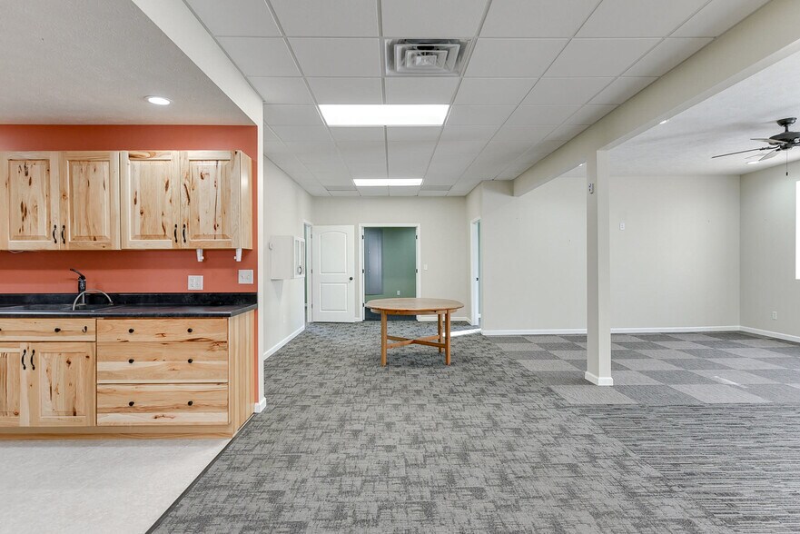 More Photos Of 250 Broad St, Greenwood Showroom For Sale