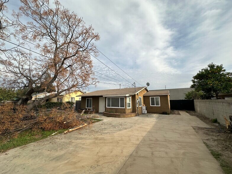 More Photos Of 12422 Bromwich St, Pacoima Land For Lease