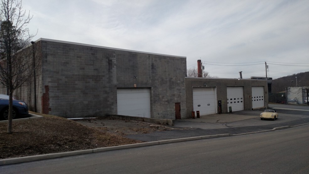 More Photos Of 35-39 Kiscona Rd, Mount Kisco Warehouse For Lease